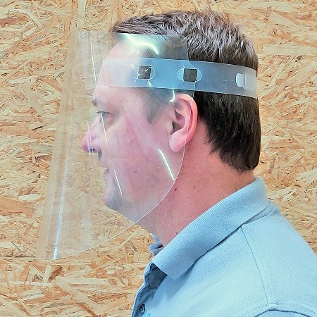 Corona Gesichtsschutz Anprobe